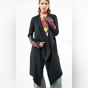 Aratta Traveling Set Shawl size medium NWT Black Cardigan